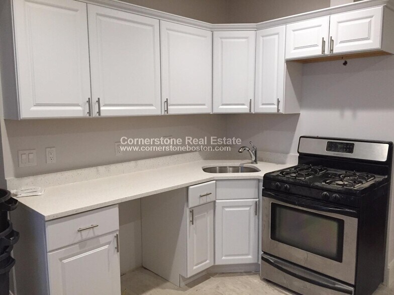 Building Photo - 1293 Cambridge St