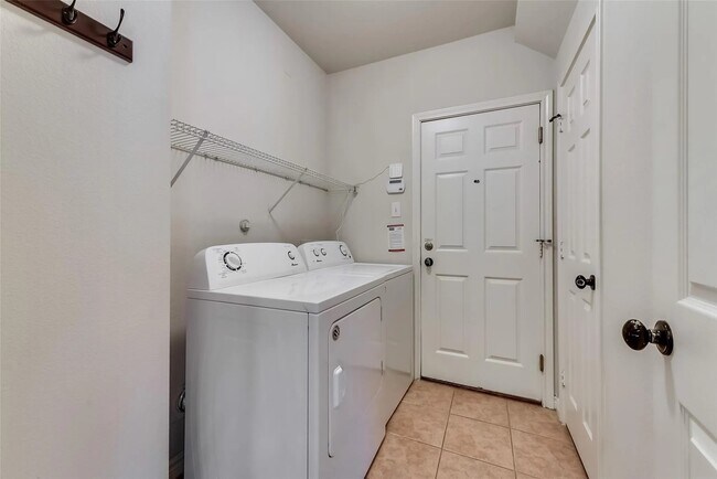 Building Photo - 11104 Seguin Dr