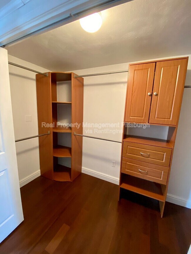 Building Photo - 1912 Jane St