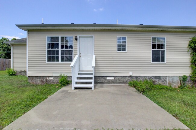 Building Photo - Hurry.  3 bed 2 bath 1 car under $1400