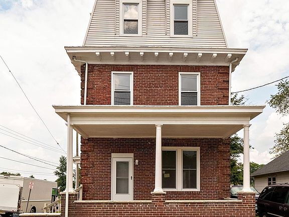 Building Photo - "Charming 3-Bedroom Haven with Elegant Gra...