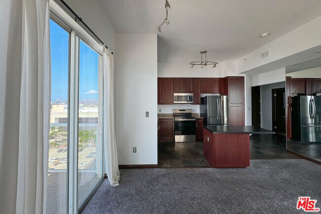Building Photo - 488 E Ocean Blvd