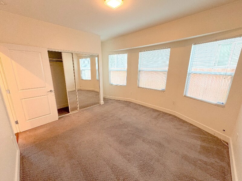 Building Photo - 835 35th St