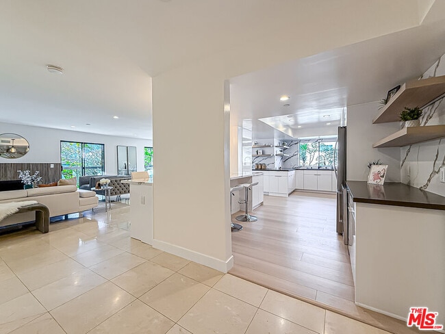 Building Photo - 1133 5th St