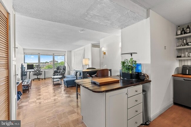 Building Photo - 1301 Delaware Ave SW