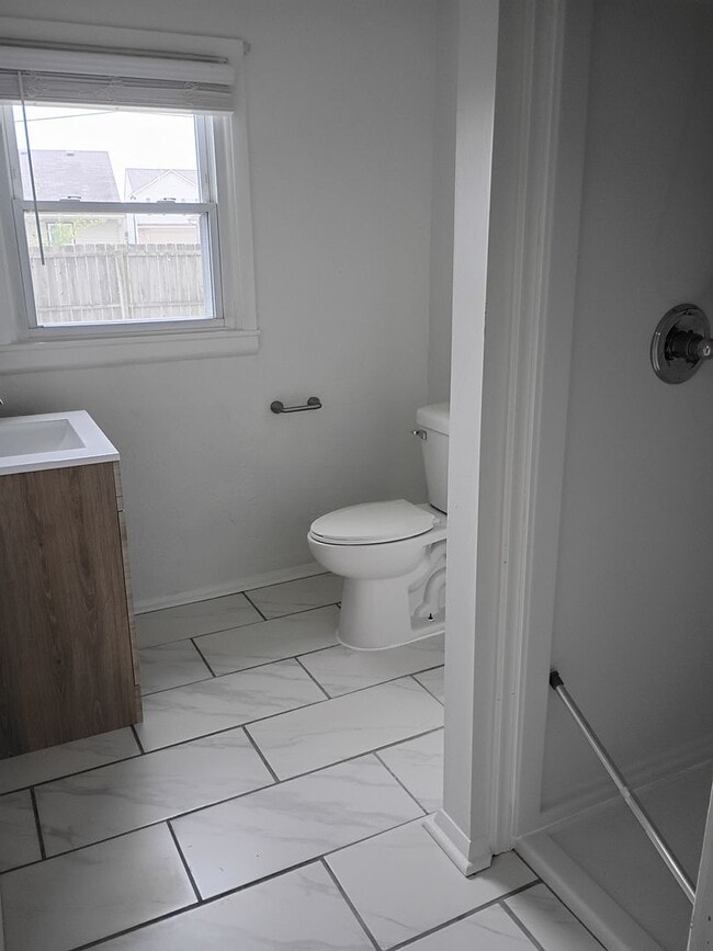 Building Photo - Updated 3BR/2BA + Detached 2-Car Garage!