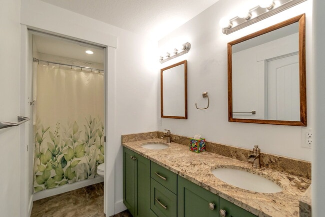 Building Photo - 1655 S Longview Rd