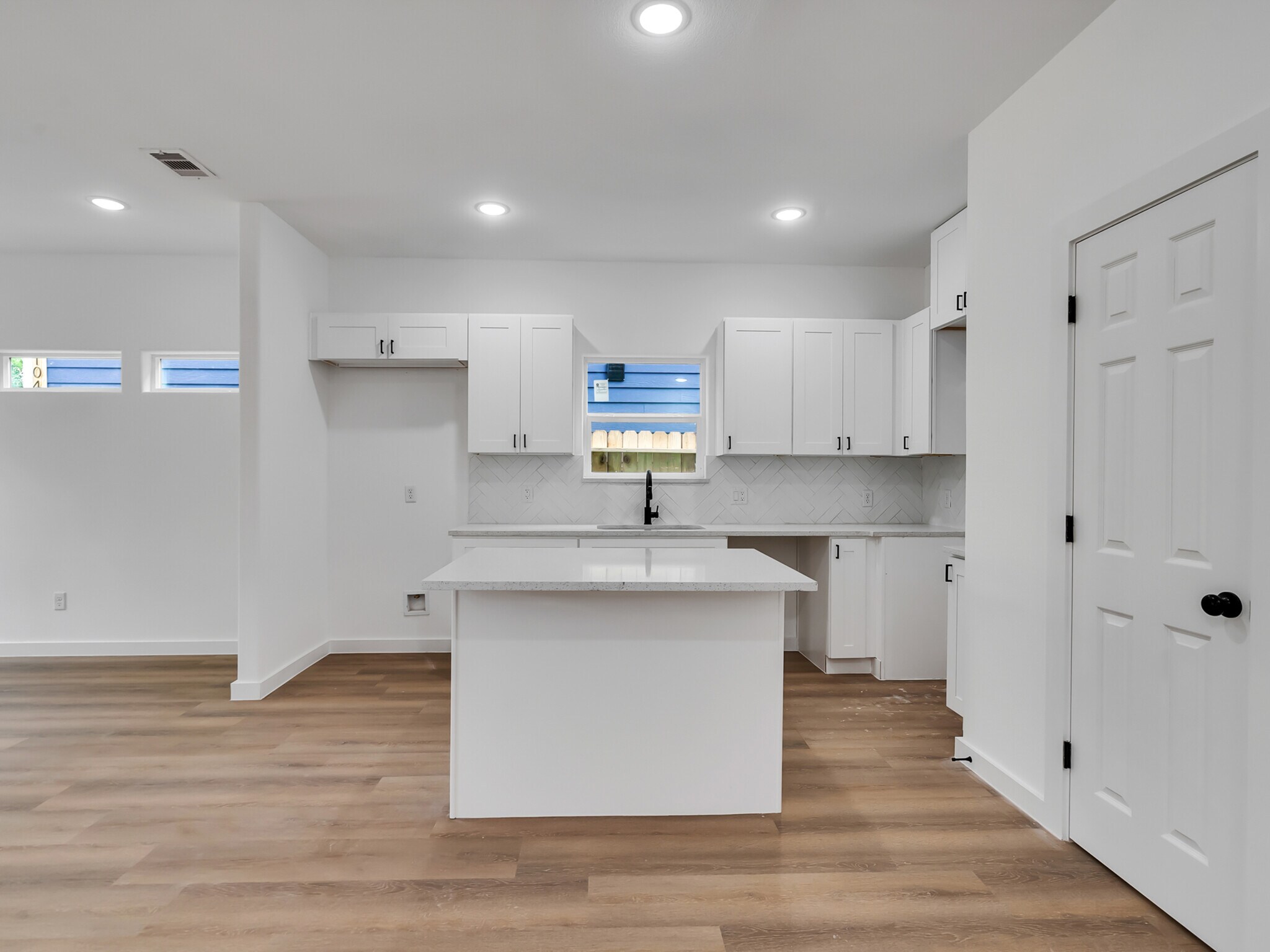 Building Photo - 8104 Crestview Dr