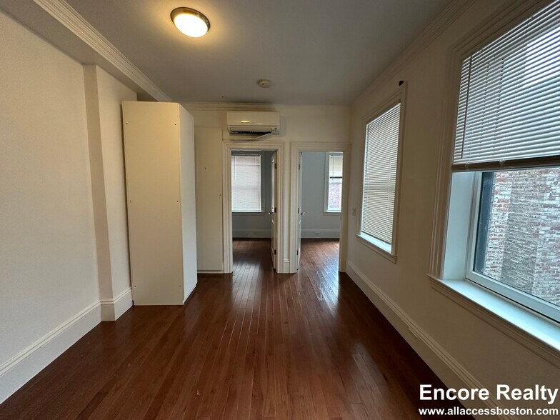 Building Photo - 98 Myrtle St