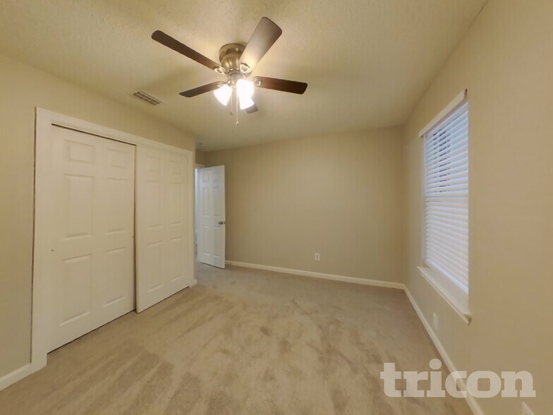 Building Photo - 419 Windhurst Dr