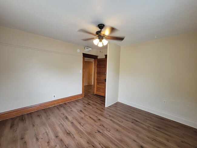 Building Photo - 604 W Seerley Blvd
