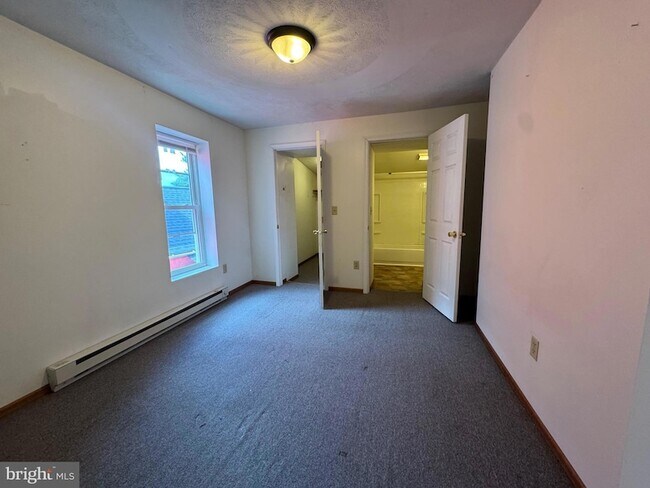 Building Photo - 127 Bowery St