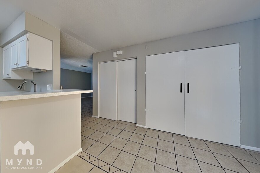 Building Photo - 4820 N 89th Ave