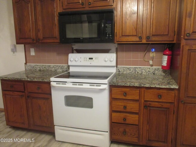 Building Photo - 89D Dorchester Dr