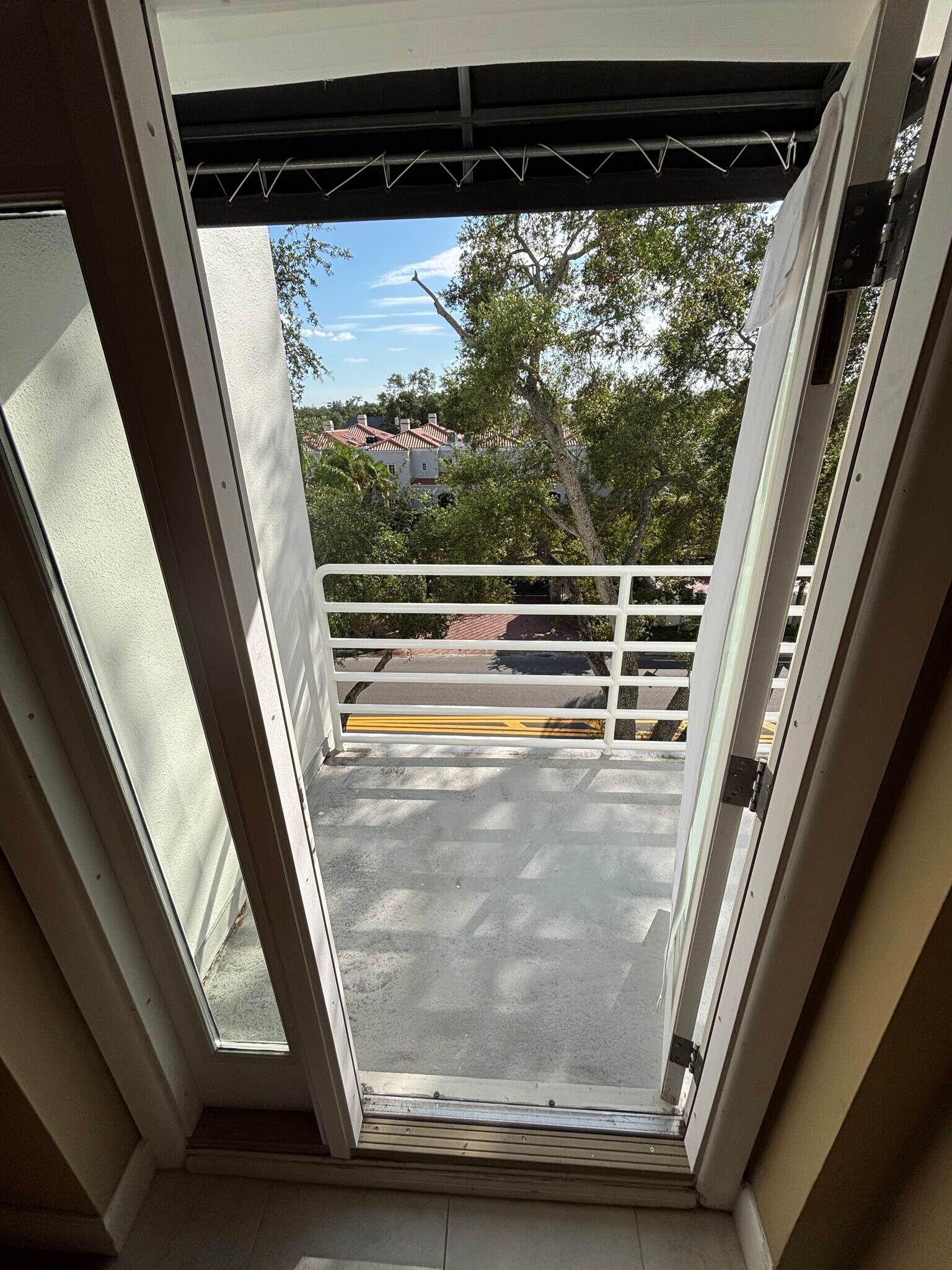 Door to balcony - 4950 Bayshore Blvd