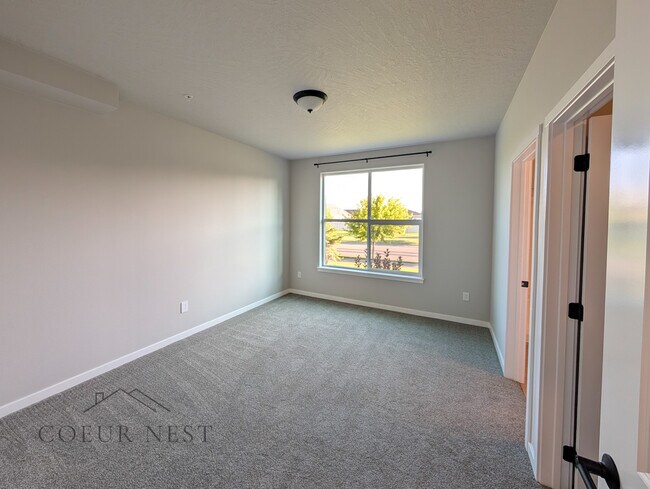 Building Photo - 6430 N Atlas Rd
