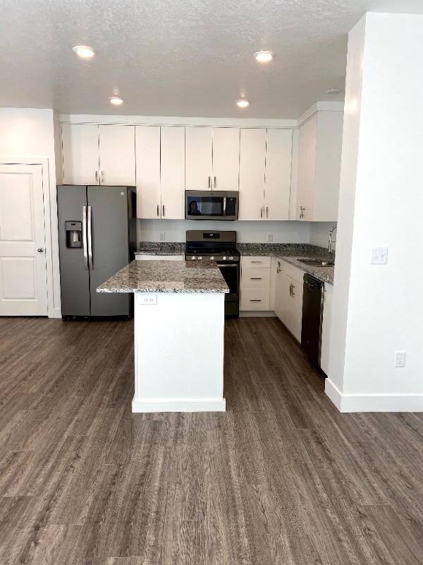 Building Photo - 420 W 40 S