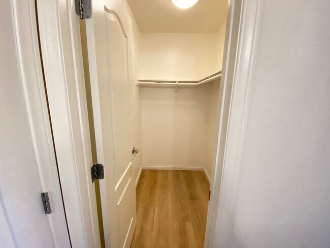 Building Photo - *Special* Charming 2 bedroom 2 bathroom Condo in Oceanside!