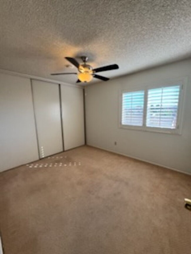 Building Photo - Available Now! Spacious 4-Bedroom, 3-Bathr...