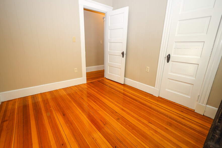 Building Photo - 422 Trapelo Rd