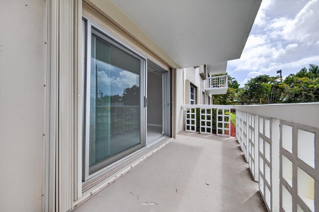 Building Photo - 1831 NE 38th St