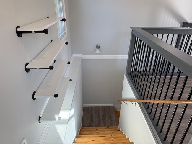 Building Photo - Private 3 bed 2bath house in North Johnson City! - Available NOW