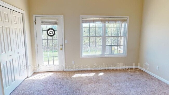 Building Photo - 19 Rotunda Cir