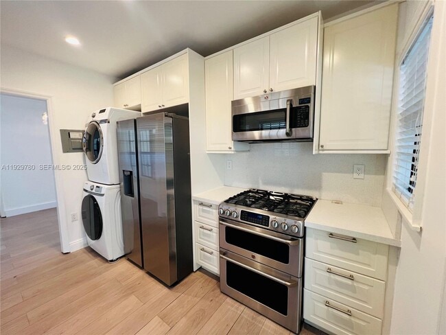 Building Photo - 1407 SE 2nd St