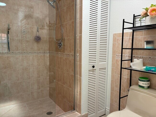 Building Photo - 7895 La Mirada Dr