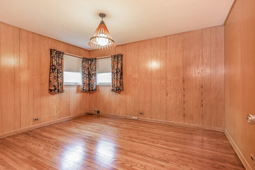 Building Photo - 4218 Oakton St