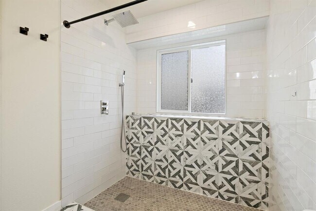 Building Photo - 2118 Zephyr Ln