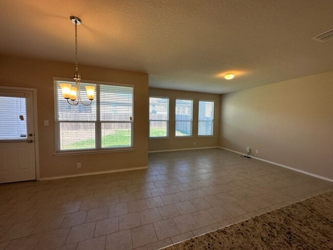 Building Photo - Super Nice Move In Ready 4 Bedroom One Sto...