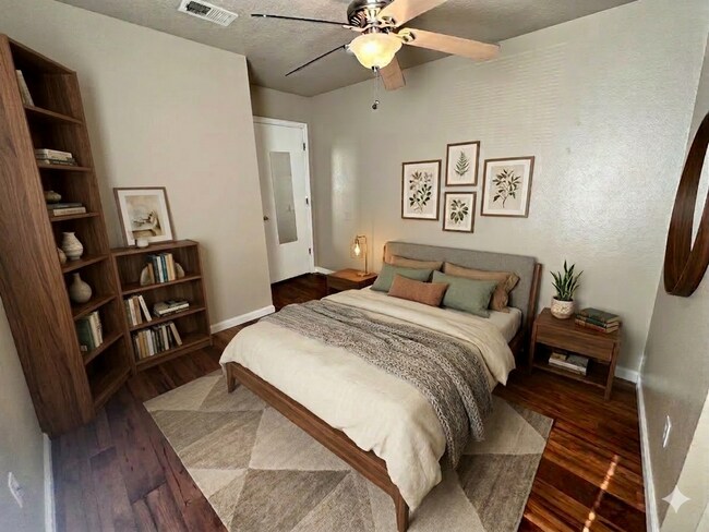 Building Photo - *"PRICE  REDUCED + MOVE-IN SPECIAL" 3 Bedroom 2 Bathroom with 2 Car Garage