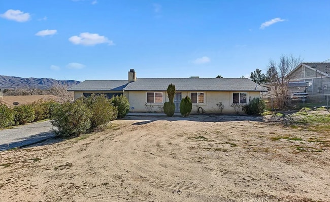 Building Photo - 3 BEDROOM HESPERIA HOME