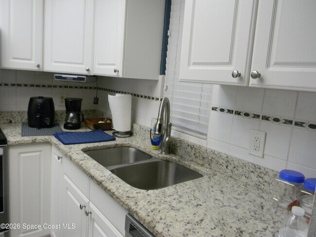 Building Photo - 981 Sonesta Ave NE