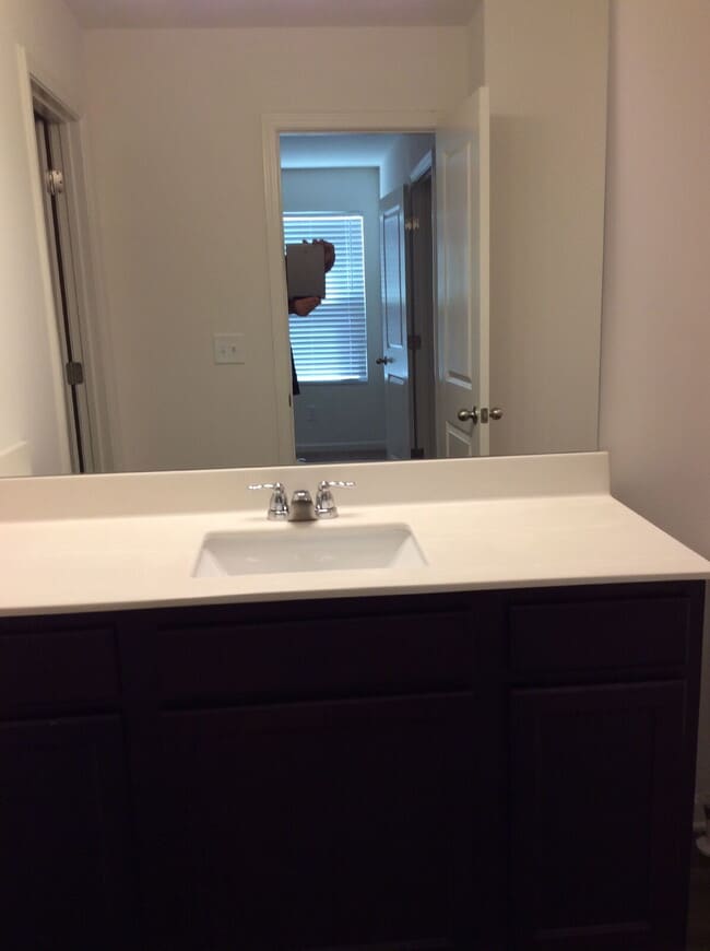 Building Photo - Newer Decatur Townhome