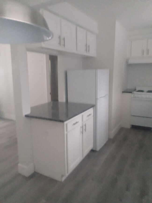 Building Photo - 1527 W Farnum Ave