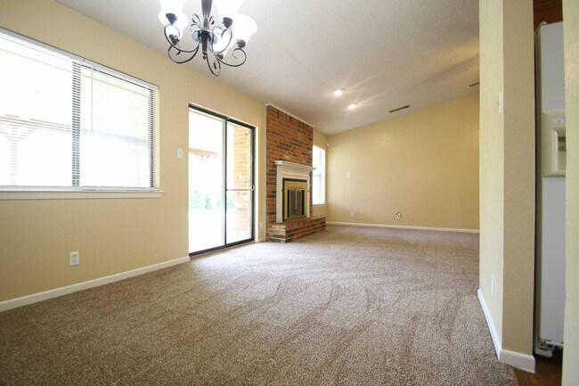 Building Photo - 3205 Tallwood Dr