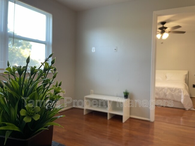 Building Photo - 9015 Westchester Cir