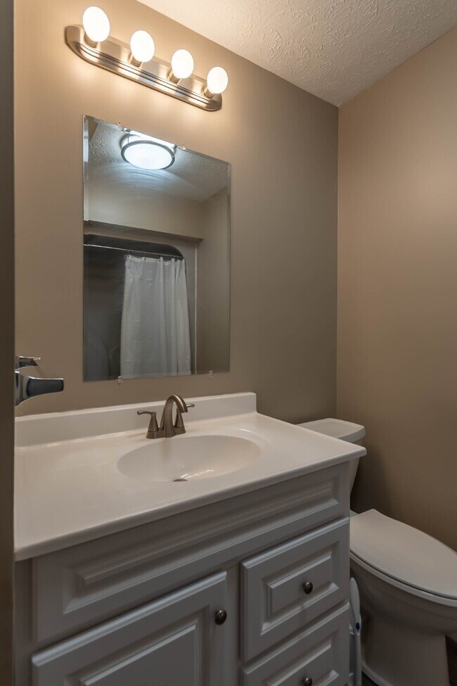 Building Photo - Corporate / Seasonal / Mid-term Rental - Furnished