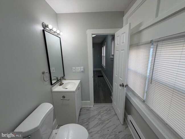 Building Photo - 244 Mansion Ave