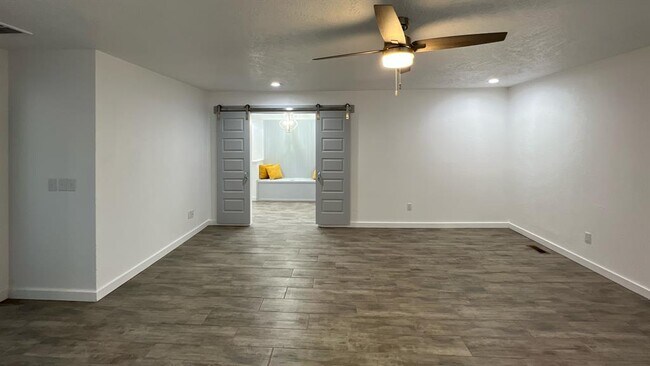 Building Photo - 12510 Maple Ridge Rd