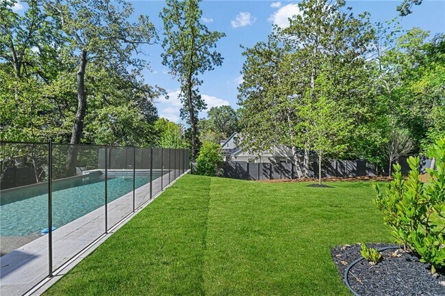 Building Photo - 3566 Cantrell Rd NE