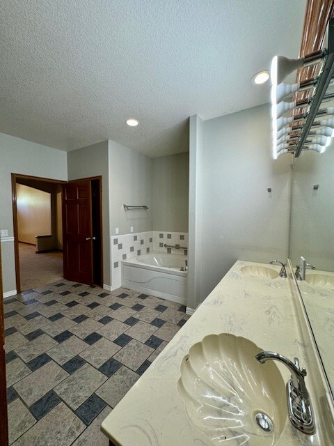 Building Photo - 100 Ravenwood Blvd