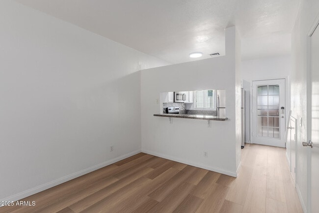 Building Photo - 1600 N Saba St