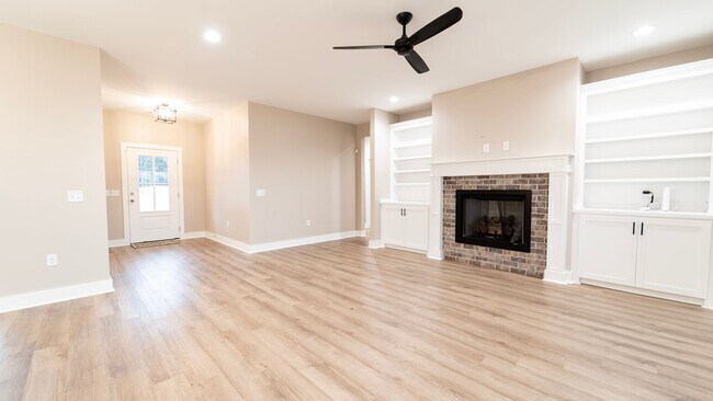 Building Photo - Move-In Special! Free January Rent — Stunning Like-New 4-Bedroom Home Just Minutes from Fort Stewart