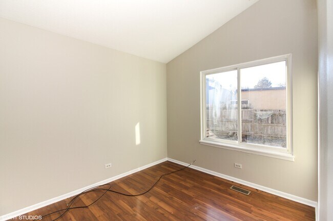 Building Photo - 707 Clearwood Ct