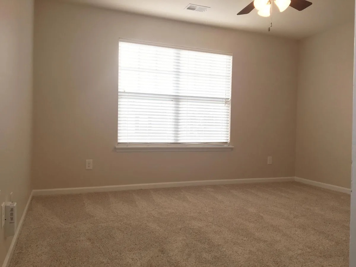 Building Photo - Room in Townhome on Bunclody Dr