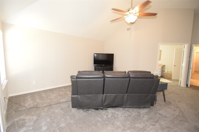 Building Photo - 22922 Glenover Dr