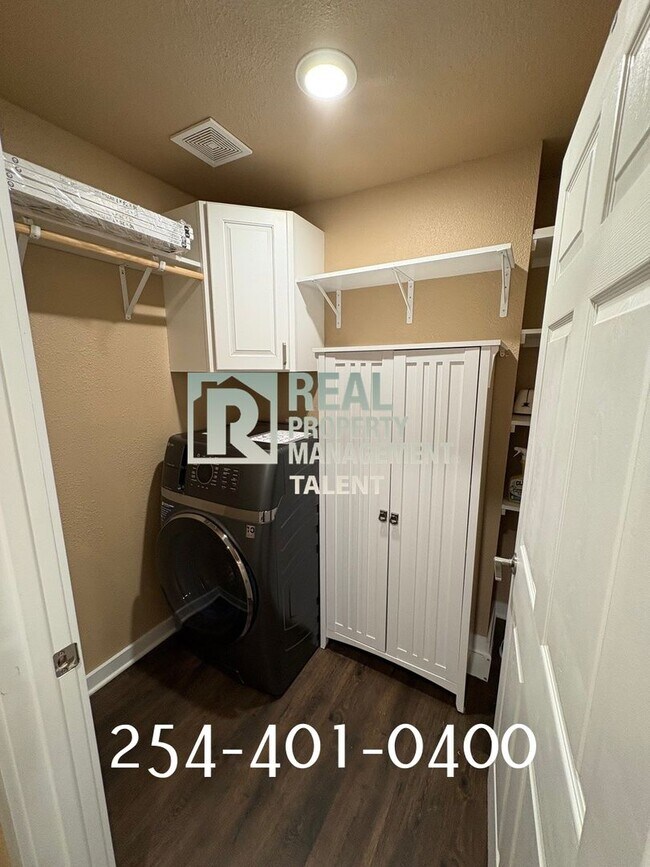 Building Photo - Newly Remodeled 2 Bed, 2 Bath Home - Templ...